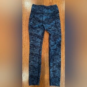 Lululemon Pace Rival Crop 25” Leggings – Blue Camo Snake Print – Size 4